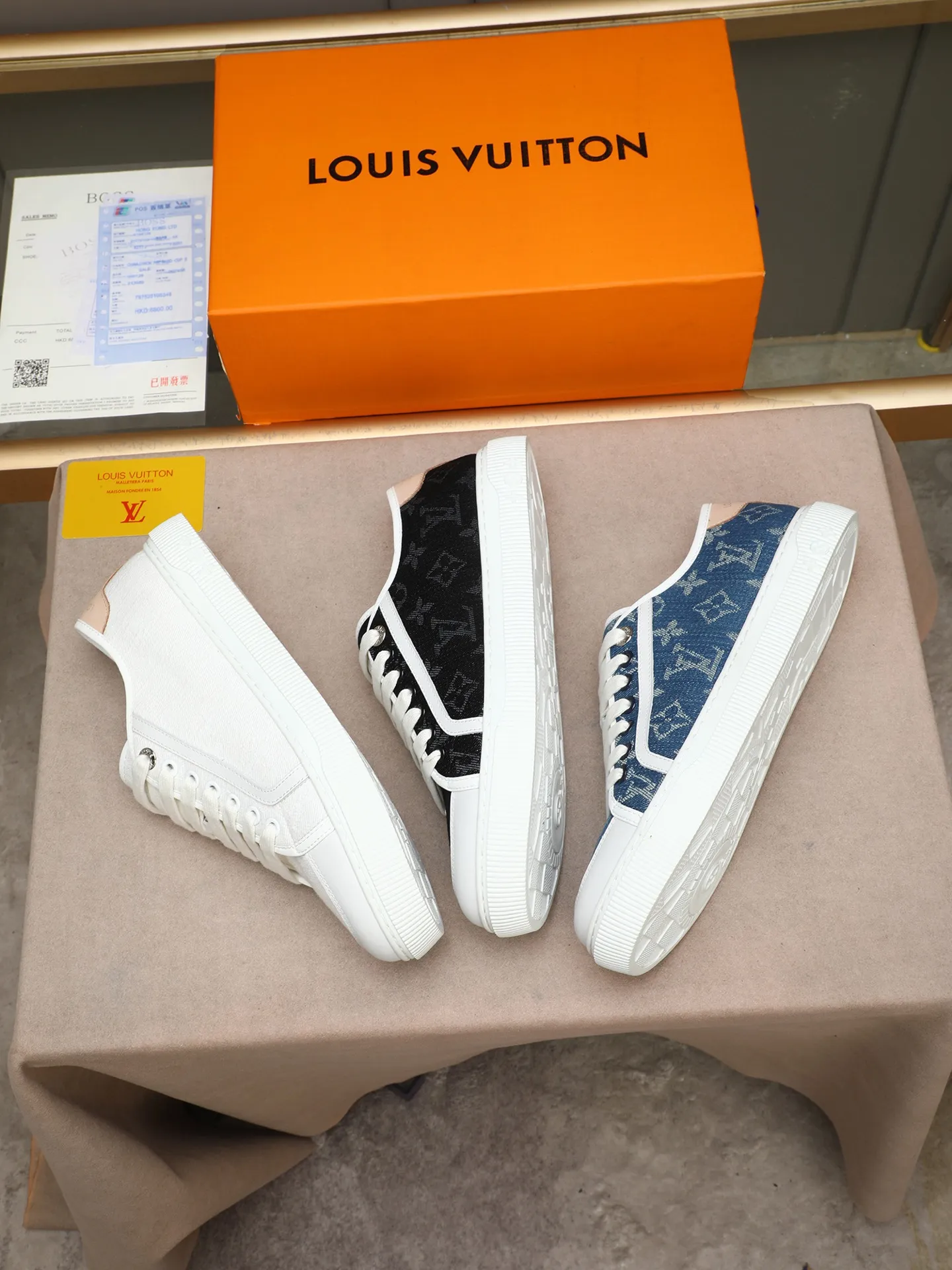 Men's Men's Shoes 💰440 𝐋𝐨𝐮𝐢𝐬 𝐕𝐮𝐢𝐭𝐭𝐨𝐧 𝟮𝟬𝟮𝟱/𝐬𝐬 Louis Vuitton's new spring and summer casual sports sneakers have a youthful atmosphere and are very youthful on the feet! Comfortable and light on the feet! The color is also very youthful! The upper is exclusively decorated with LV accessories! Make the whole shoe more flexible! The special electro-printed logo on the upper has a sense of design and is super recognizable! Beautiful and generous! ! It’s super easy to walk on! Specific denim surface material, sheepskin lining, original molded outsole Size: 38-44 (45 customized)